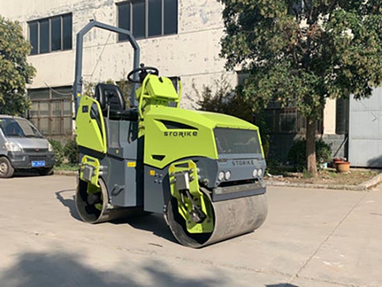 小型振动压路机施工时脱挡是什么原因？