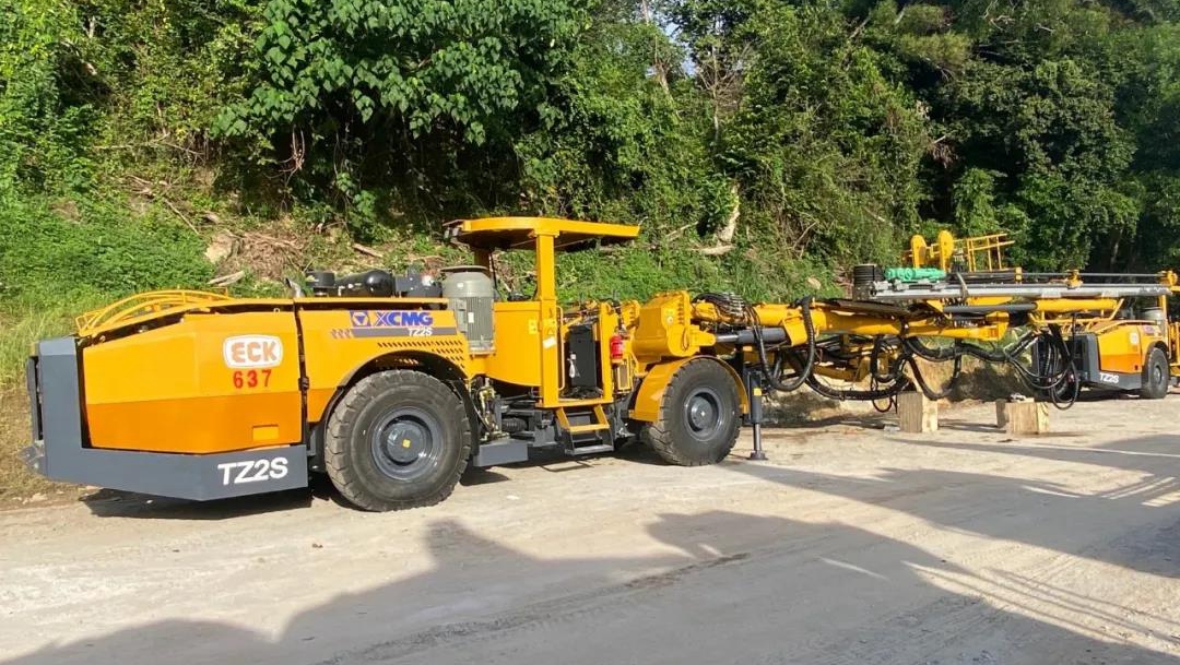 徐工鑿巖臺(tái)車(chē)首次出口馬來(lái)西亞