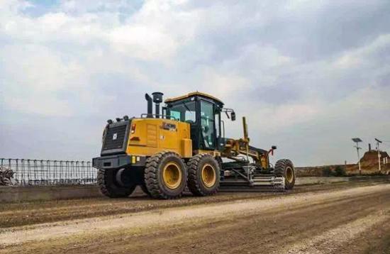 徐工平地机GR1805助力云南重点道路工程施工