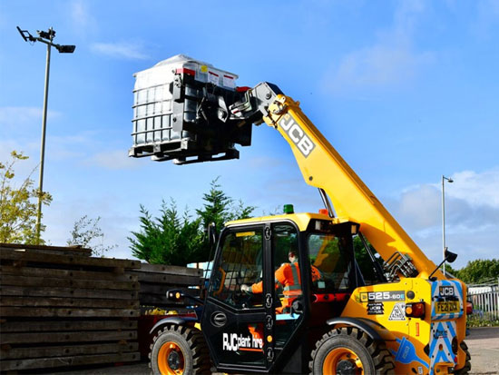 开门红！JCB纯<em>电动伸缩臂叉装车</em>热销！