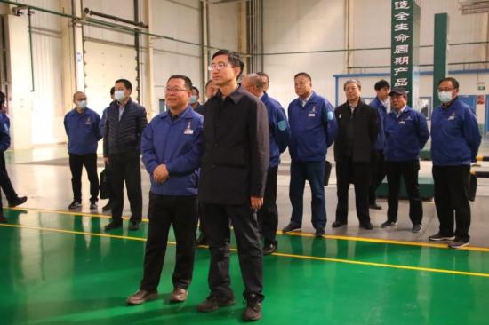 中国兵器科学研究院副院长、北方公司军贸技术研究院院长张朝宏一行来北奔重汽调研