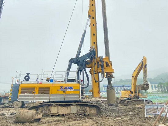 螺旋打桩机在水中或斜坡特殊地形如何施工作业？