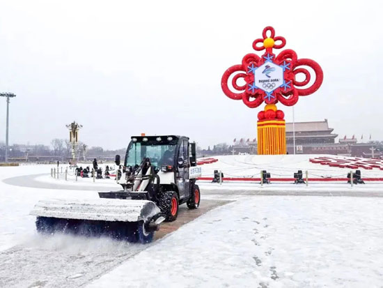 雪落京城丨山猫高效除雪保障通行！