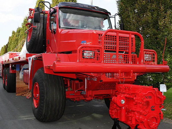 专用油田和沙漠的超级卡车，最大车重高达230吨，MOL HF 8066 6x6越野底盘实拍