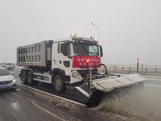 盈峰环境除冰雪设备服务三湘大地，保障春节期间出行安全