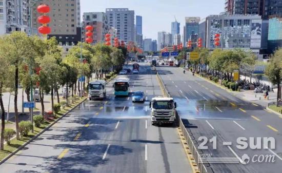虎虎生威迎新春丨盈峰环境环卫作业扮靓城市佳节新容颜