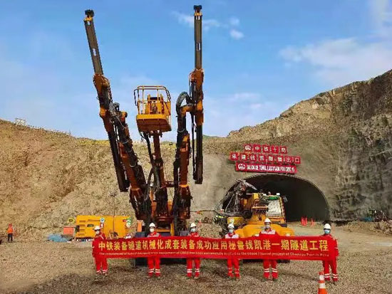 中铁装备：致敬坚守，点赞英雄，让最美“敬业福”洒满每个角落