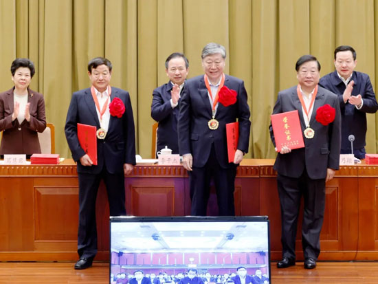 谭旭光获评山东省杰出企业家并记一等功