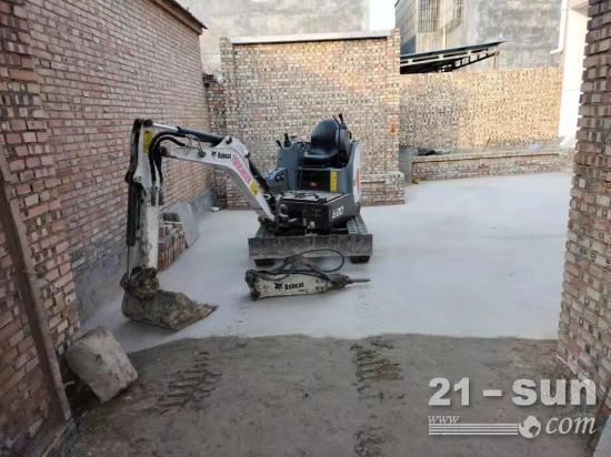 山猫E20新年第一单，破碎整平同时搞！