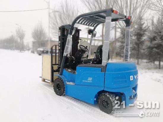 “傲雪凌霜”！比亚迪叉车在冷链物流“温暖绽放”
