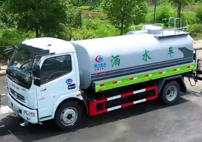 东风D7 9方多功能洒水车