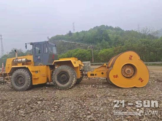冲击压路机和液压夯实机同为道路施工压实设备，两者有什么区别呢