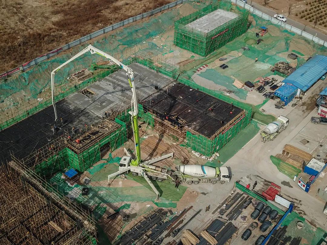 加速驶向冰雪梦 | 福田雷萨重机助力2022年中国冰雪赛事重大交通保障项目—延崇高速建设