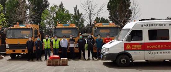 HOWO轻卡“亲人”服务在行动