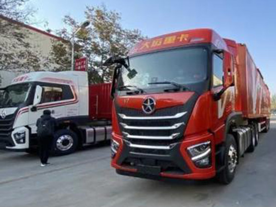 自重仅7.26吨，大运重卡V7牵引车，致胜中短途资源型运输！