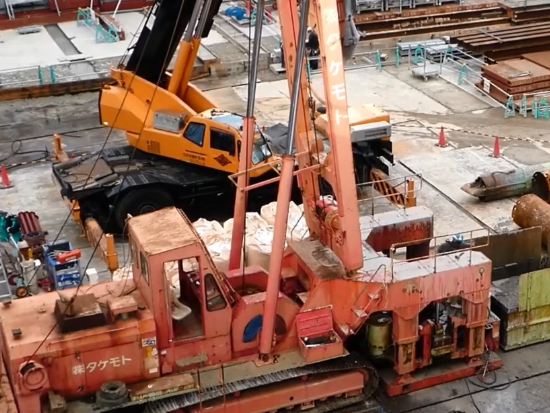 日本建筑工地的加藤KB-1500R旋挖钻机作业中