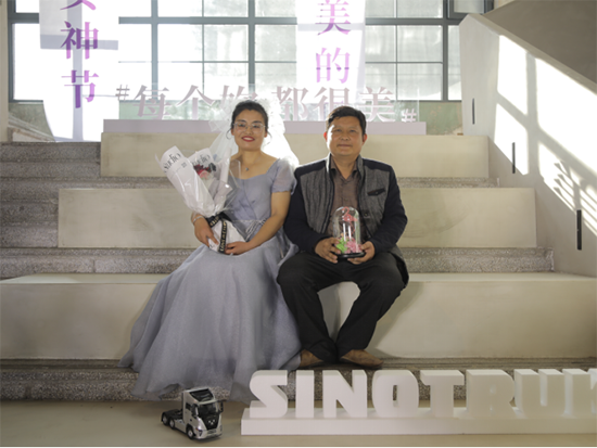每个你 都很美 | 以车为家，他的求婚“迟到”了16年
