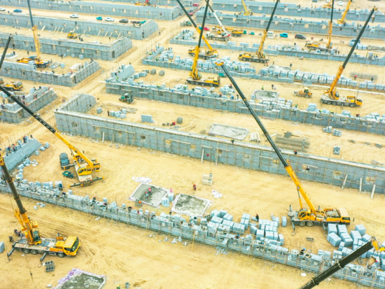 壮观！150台徐工起重机，抢建「高科技农场」