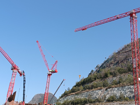 实力超群的“三剑客”：中联重科塔机装备平稳高效助建香港公屋项目