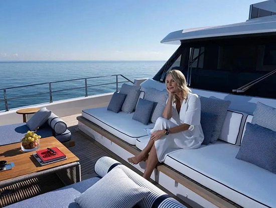 濒临破产的“游艇界劳斯莱斯”，被一个造柴油机的山东男人救活了