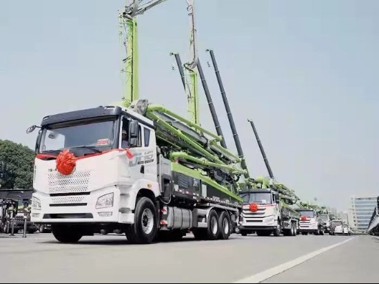 中联重科“凌云Ⅱ”系列泵车、“凌冠”系列搅拌车、新一代无人施工升降机重磅发布！