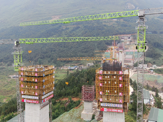 再啃“硬骨头”！中联重科塔机全力助建牂牁江特大桥