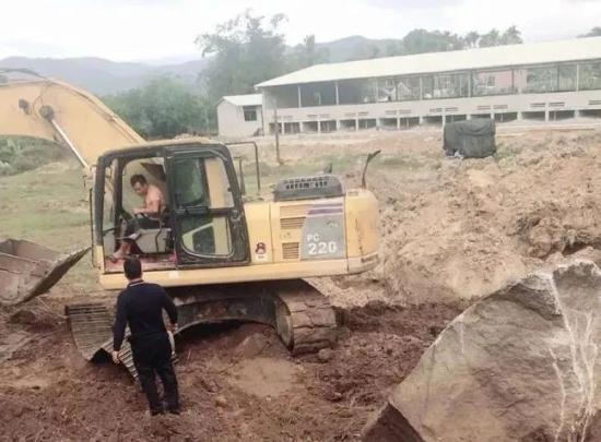 一下雨挖机就“掉鞋”？老司机教你几招