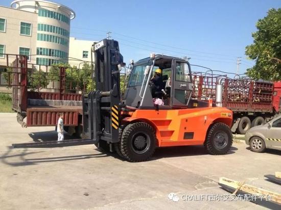 叉车齿轮泵工作的时候漏油怎么解？