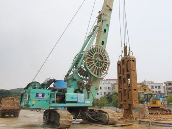 这台机器价值900多万，地铁施工地下连续墙必备机械，月租金180万
