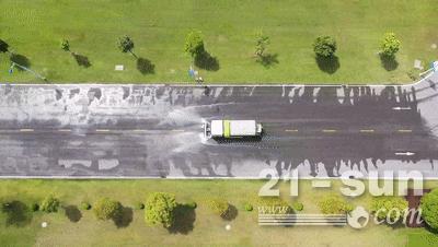 捍卫城市洁净丨盈峰环境新能源清洗车助力道路光洁无污垢！