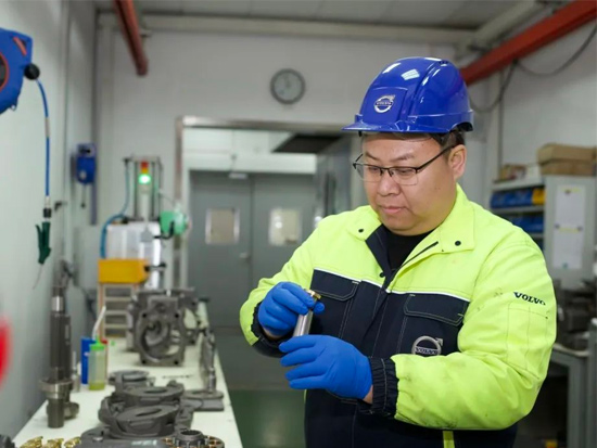 沃尔沃挖机：技术专家游建亮：急客户之所急