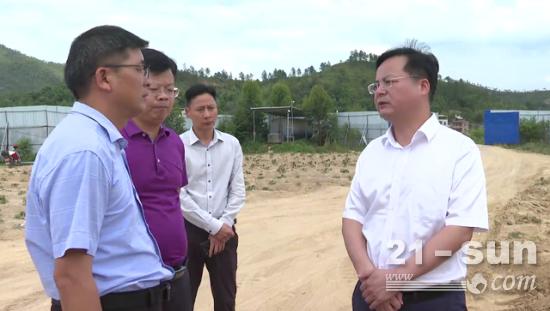 河源一县长率队督导打击非法混凝土和砂石企业专项<em>整治</em>工作