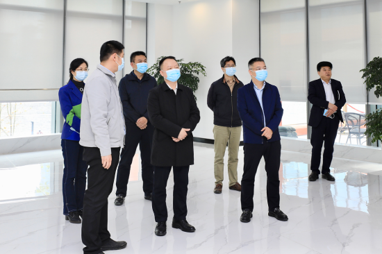 渝北区委副书记廖红军调研数据谷发展情况并参观自动驾驶环卫车