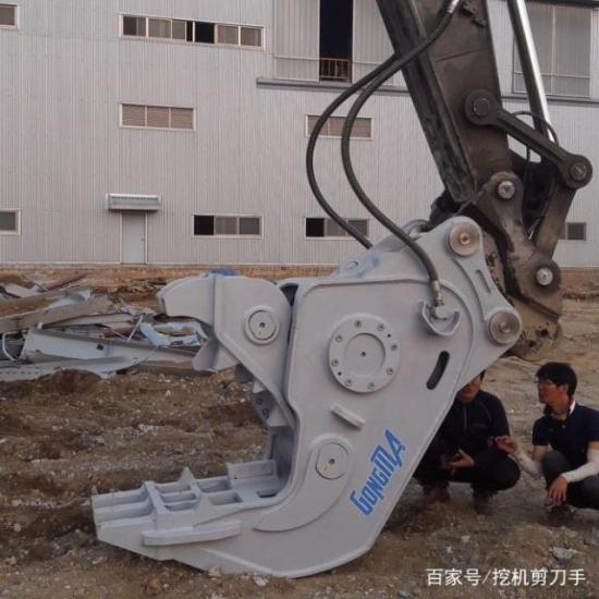 挖掘机破碎锤粉碎钳操作指南