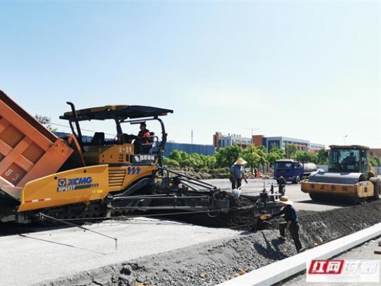节日期间，四方路改造施工忙