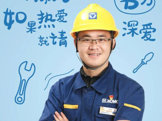 山重建机召开庆“五一”劳动节暨“五四”青年节表彰大会