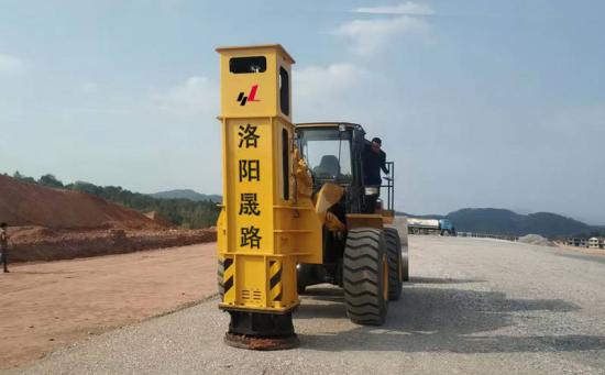 装载机带<em>打夯机</em>怎么调整冲击力大小？装载机带打夯实机力度