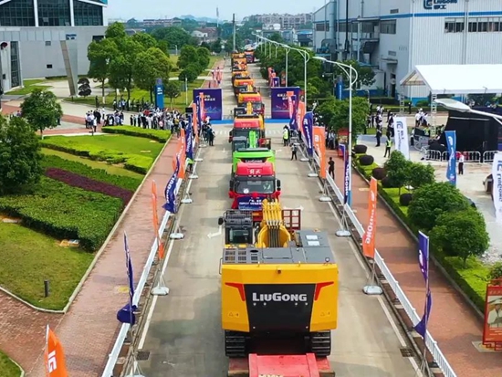 深度解读 | 三百台挖掘机批量交付背后的柳工密码！