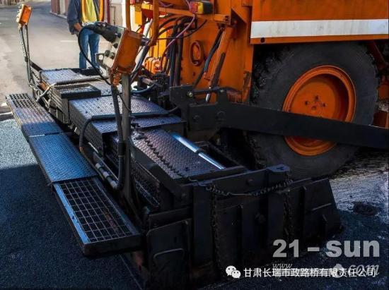 关于摊铺机的保养经验