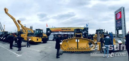 山推携多款产品亮相2022莫斯科BAUMA CTT展