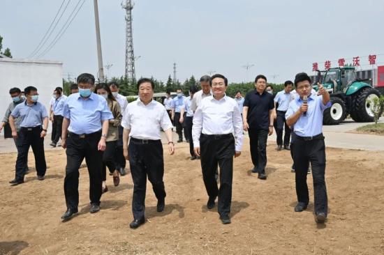 农业农村部副部长邓小刚到潍柴雷沃调研
