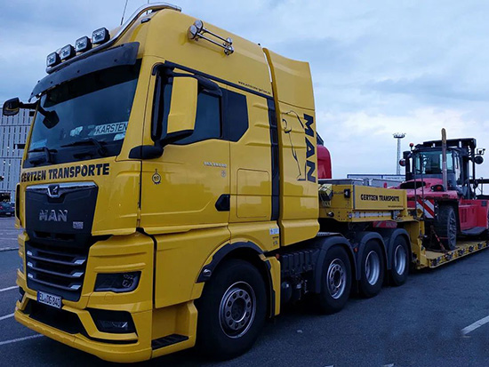 8x4驱动可牵引百吨，由“托尼老师”改装，带您看一台最新款曼恩TGX大件牵引车