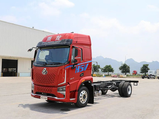 全新一代乘龙H5V平台，还有6.8米绿通载货车？实拍带您看看配置如何