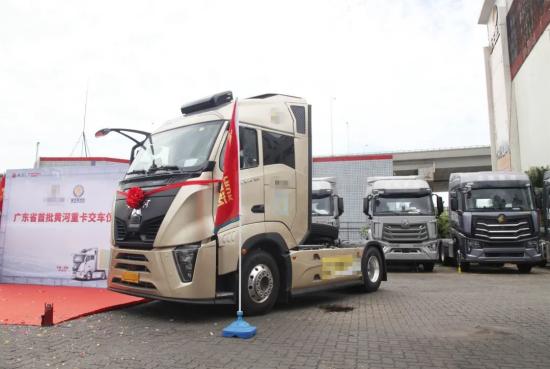 重磅交车丨广东首批黄河X7重卡盛大交车，品质助力客户开启赚钱之路！