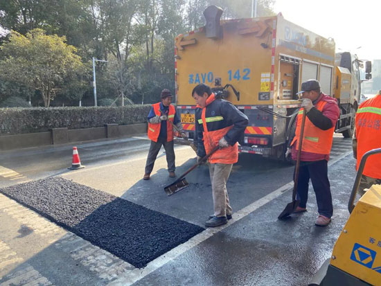 快速修补 病害全除|道路养护就用徐工“全能王”！