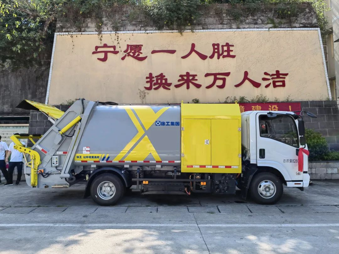 “氢”装上阵！徐工氢能源环卫车交付重庆