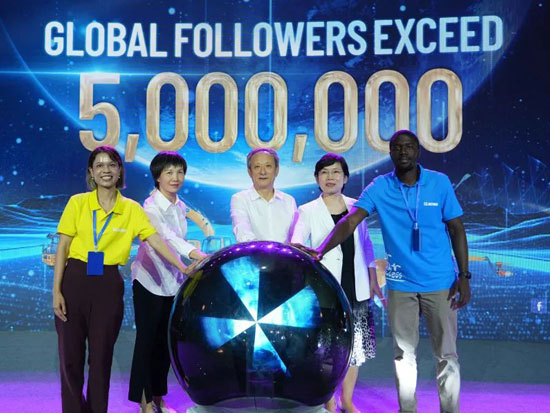 五国联动！全球“Time Traveler”对话“国际徐工”