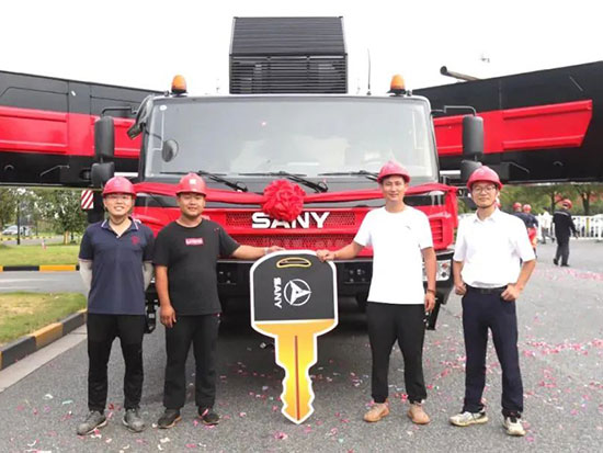 全球首台SCL10000全地面桁架臂起重机成功交付！