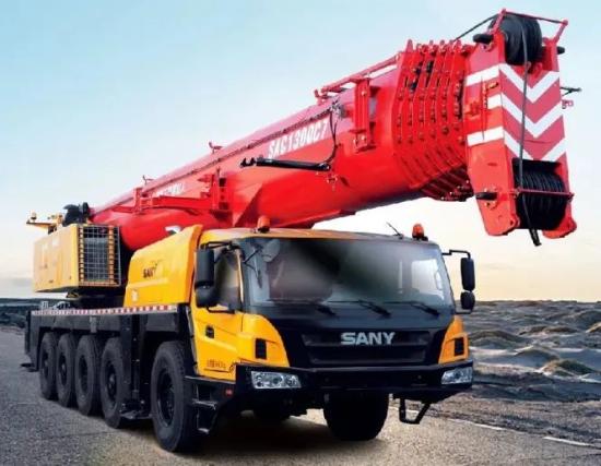 三一SAC1300C7、STC550T5-1合力，荆州55吨管廊桁架吊装成功