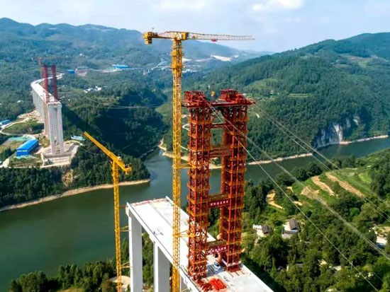 1834米，震撼合龙！ 徐工塔机助力中国再造世界级基建